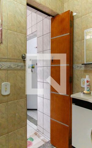Casa à venda com 212m², 2 quartos e 1 vaga Casa à venda com 212m², 2 quartos e 1 vagaBanheiro Social 01