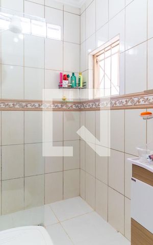 Casa à venda com 212m², 2 quartos e 1 vaga Casa à venda com 212m², 2 quartos e 1 vagaBanheiro da Suíte 02