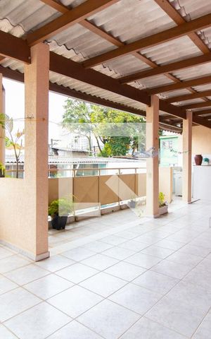 Casa à venda com 212m², 2 quartos e 1 vaga Casa à venda com 212m², 2 quartos e 1 vagaEspaço Gourmet