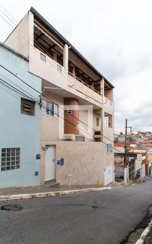 Casa à venda com 212m², 2 quartos e 1 vaga Casa à venda com 212m², 2 quartos e 1 vagaFachada