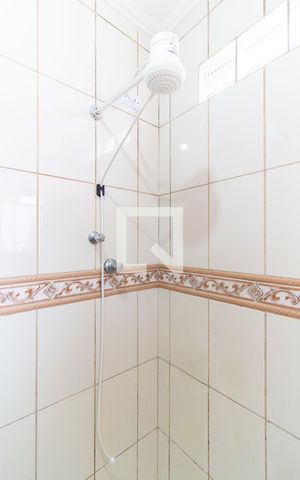 Casa à venda com 212m², 2 quartos e 1 vaga Casa à venda com 212m², 2 quartos e 1 vagaBanheiro da Suíte 02