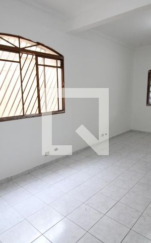 Casa à venda com 240m², 5 quartos e 4 vagasSala