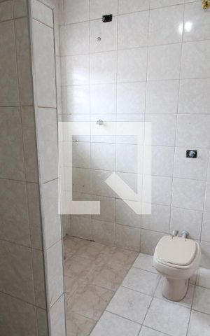Casa à venda com 240m², 5 quartos e 4 vagasSuite 1 - Banheiro