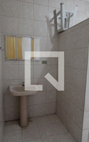 Casa à venda com 240m², 5 quartos e 4 vagasSuite 1 - Banheiro