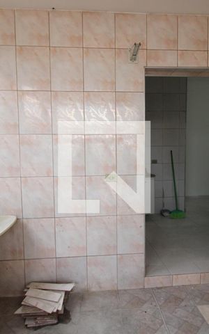 Casa à venda com 240m², 5 quartos e 4 vagasArea de serviço 2