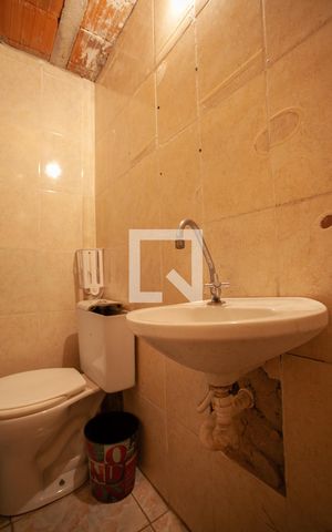 Casa à venda com 185m², 4 quartos e 2 vagas Casa à venda com 185m², 4 quartos e 2 vagasBanheiro serviço casa 1