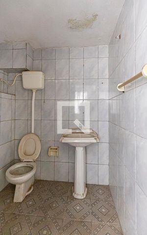 Casa à venda com 150m², 5 quartos e 1 vaga Casa à venda com 150m², 5 quartos e 1 vagaBanheiro Casa 2