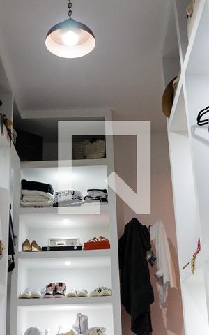 Casa à venda com 875m², 4 quartos e 4 vagas Casa à venda com 875m², 4 quartos e 4 vagasCloset da Suíte 4