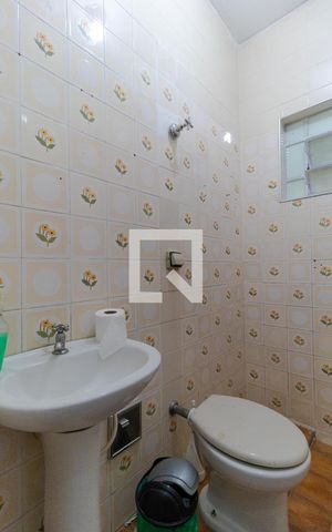 Casa à venda com 450m², 5 quartos e 3 vagas Casa à venda com 450m², 5 quartos e 3 vagasBanheiro da Casa 02