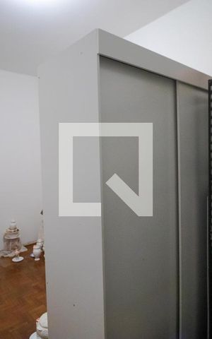 Casa à venda com 450m², 5 quartos e 3 vagas Casa à venda com 450m², 5 quartos e 3 vagasQuarto 02