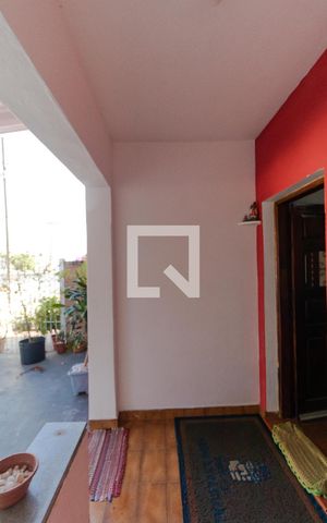Casa à venda com 450m², 5 quartos e 3 vagas Casa à venda com 450m², 5 quartos e 3 vagasVaranda