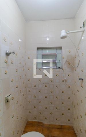 Casa à venda com 450m², 5 quartos e 3 vagas Casa à venda com 450m², 5 quartos e 3 vagasBanheiro da Casa 02