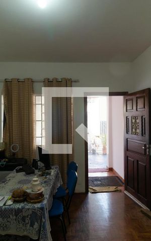 Casa à venda com 450m², 5 quartos e 3 vagas Casa à venda com 450m², 5 quartos e 3 vagasSala de Estar
