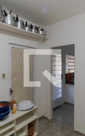 Casa à venda com 450m², 5 quartos e 3 vagas Casa à venda com 450m², 5 quartos e 3 vagasQuarto 01 da Casa 02