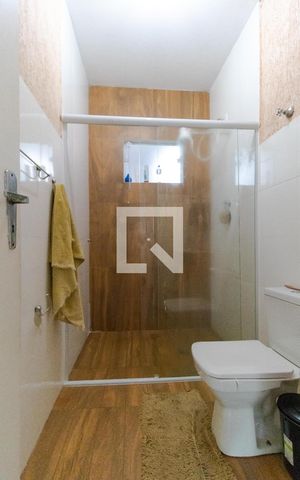 Casa à venda com 450m², 5 quartos e 3 vagas Casa à venda com 450m², 5 quartos e 3 vagasBanheiro