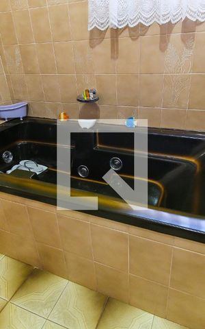 Casa para alugar com 600m², 3 quartos e 6 vagasBanheiro 4