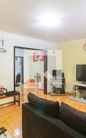 Casa à venda com 140m², 2 quartos e 2 vagasSala