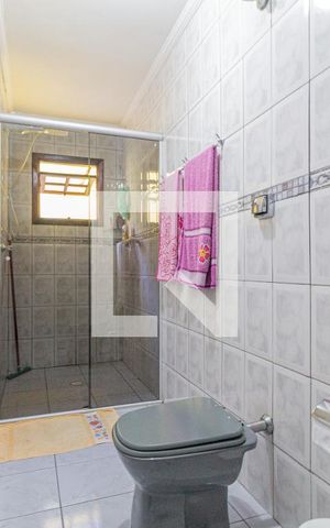 Casa à venda com 140m², 2 quartos e 2 vagasBanheiro da suíte 2