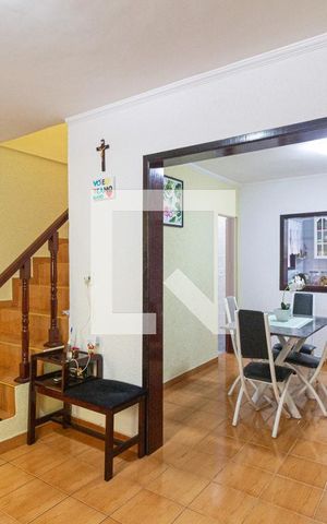 Casa à venda com 140m², 2 quartos e 2 vagasSala
