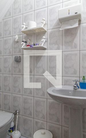Casa à venda com 140m², 2 quartos e 2 vagasLavabo