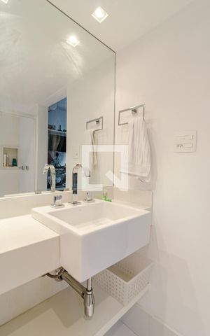 Apartamento à venda com 204m², 3 quartos e 1 vagaBanheiro da suíte 2