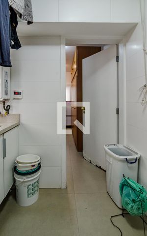 Apartamento à venda com 204m², 3 quartos e 1 vagaÁrea de serviço