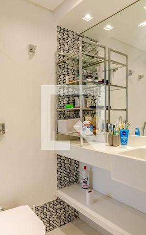 Apartamento à venda com 204m², 3 quartos e 1 vagaBanheiro da suíte 2