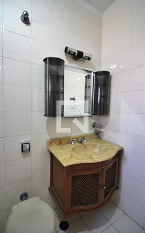 Casa à venda com 193m², 3 quartos e 1 vagaQuarto 1 - Suíte Banheiro 