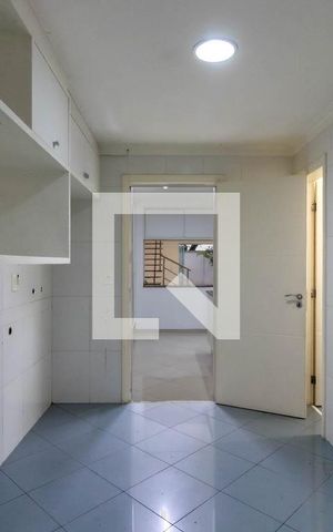 Casa à venda com 258m², 4 quartos e 2 vagas Casa à venda com 258m², 4 quartos e 2 vagasÁrea de serviço