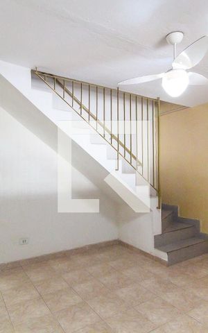 Casa à venda com 180m², 4 quartos e 2 vagas Casa à venda com 180m², 4 quartos e 2 vagasSala