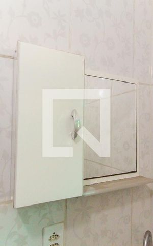 Casa à venda com 180m², 4 quartos e 2 vagas Casa à venda com 180m², 4 quartos e 2 vagasBanheiro 2