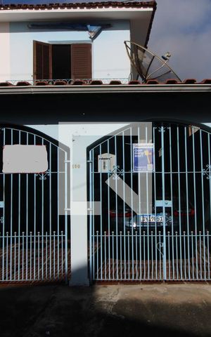 Casa à venda com 200m², 3 quartos e 2 vagasFachada