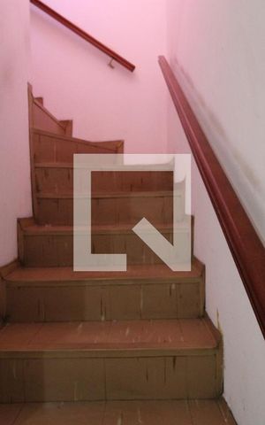 Casa à venda com 200m², 3 quartos e 2 vagasEscada