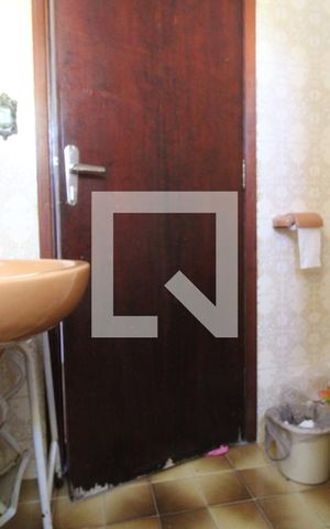 Casa à venda com 200m², 3 quartos e 2 vagasBanheiro comum
