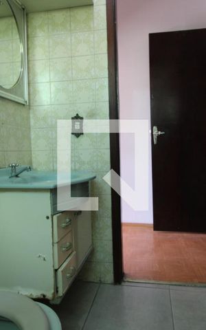 Casa à venda com 200m², 3 quartos e 2 vagasBanheiro da suíte