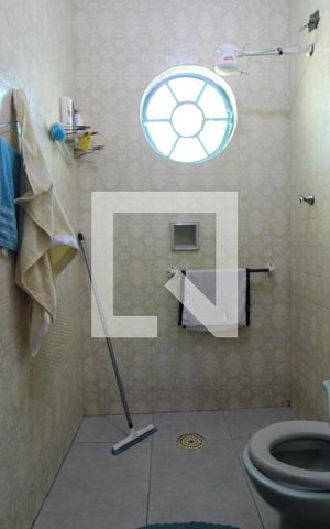 Casa à venda com 200m², 3 quartos e 2 vagasBanheiro da suíte