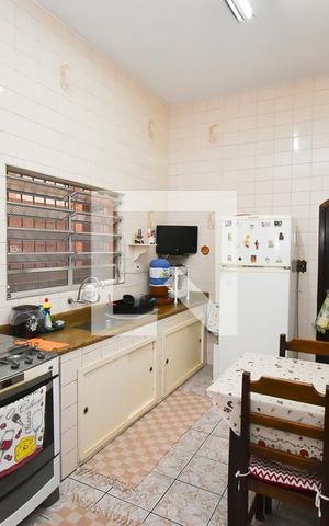 Casa à venda com 242m², 3 quartos e 1 vaga Casa à venda com 242m², 3 quartos e 1 vagaCozinha