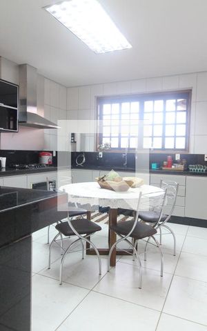 Casa à venda com 500m², 6 quartos e 4 vagasCozinha