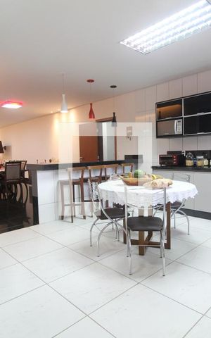 Casa à venda com 500m², 6 quartos e 4 vagasCozinha