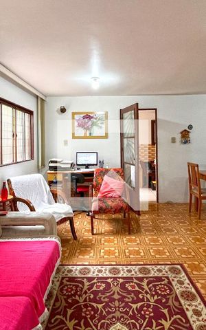 Casa à venda com 330m², 3 quartos e 2 vagasSala Dois Ambientes
