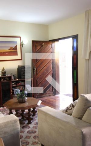 Casa à venda com 332m², 4 quartos e 2 vagasSala