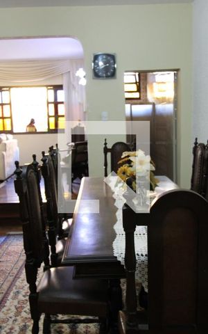 Casa à venda com 332m², 4 quartos e 2 vagasSala 2