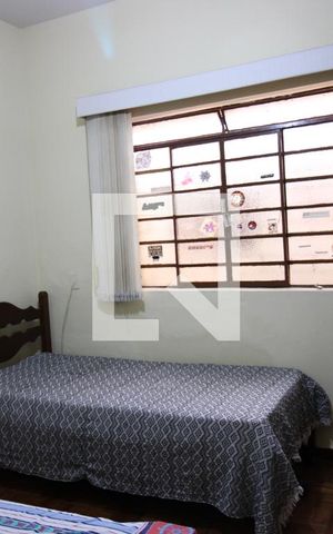 Casa à venda com 332m², 4 quartos e 2 vagasQuarto 1