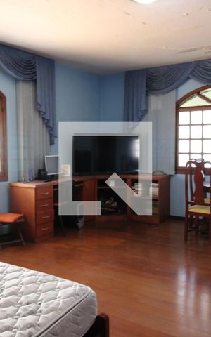 Casa à venda com 332m², 4 quartos e 2 vagasSuíte 3