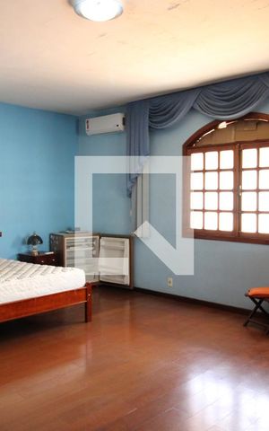 Casa à venda com 332m², 4 quartos e 2 vagasSuíte 3