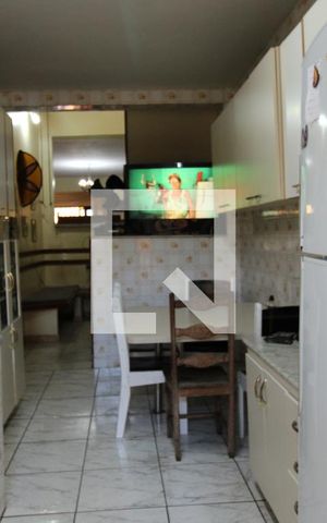 Casa à venda com 332m², 4 quartos e 2 vagasCozinha