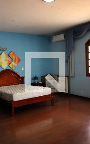 Casa à venda com 332m², 4 quartos e 2 vagasSuíte 3
