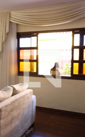 Casa à venda com 332m², 4 quartos e 2 vagasDetalhe Sala