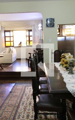 Casa à venda com 332m², 4 quartos e 2 vagasSala 2