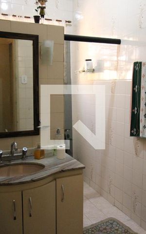 Casa à venda com 332m², 4 quartos e 2 vagasBanheiro da Suíte 1